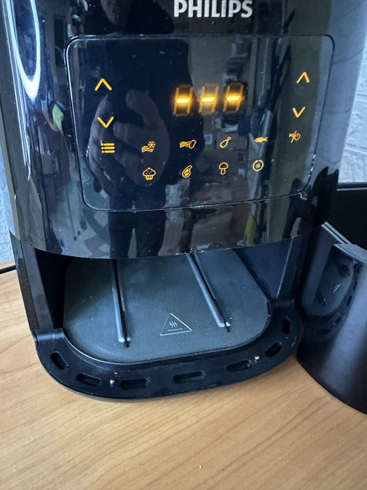 Мультипіч (Аерогриль) Philips Essential Airfryer HD9252