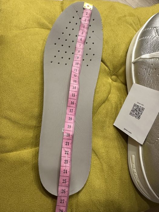 Жіночі шкіряні кеди Geox, срібні 39 р