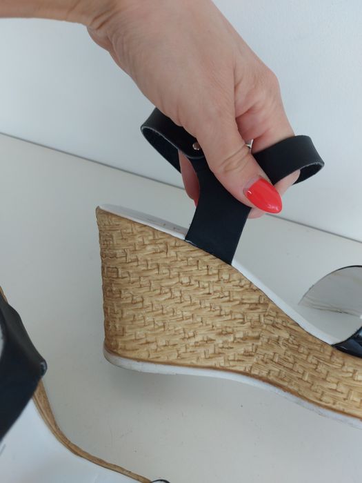 Buty sandały na koturnie Le Sprizz w rozmiarze 36