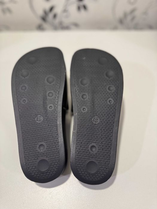 Жіночі шльопанці Karl Lagerfeld, 39р