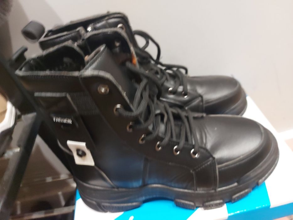 Nowe buty damskie zimowe trapery 39