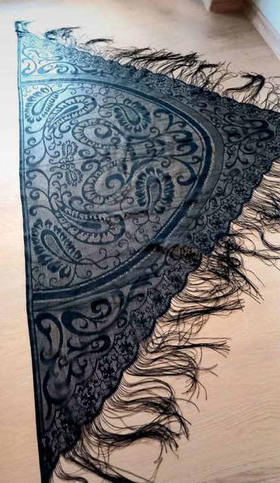 nowa chusta pareo szal w kształcie trójkąta czarna frędzle boho