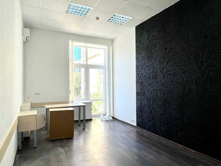 Під будь-яку діяльність 25м². Хрещатик вул. Центр. 10000грн.Інтернет Є