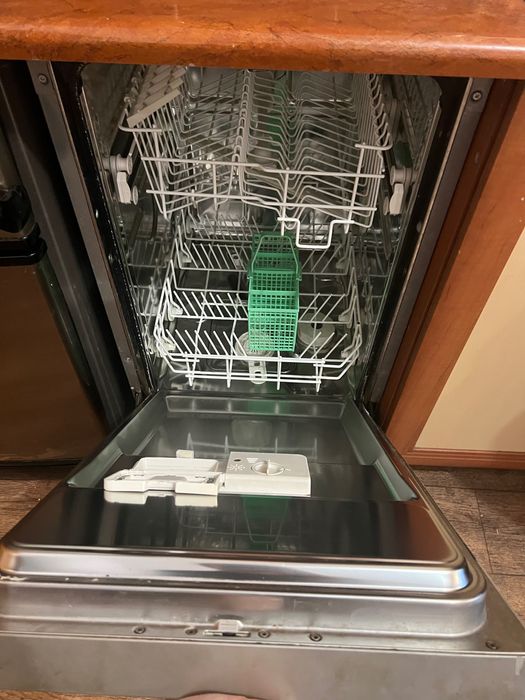 Meble i cały sprzęt za 2000 zł. Możliwość negocjacji ceny