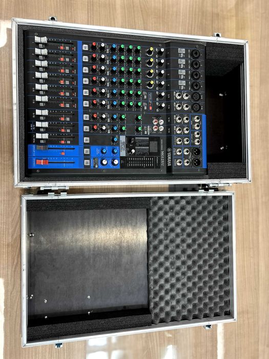 Mesa de mistura Yamaha MG12 XU como nova e com mala de metal