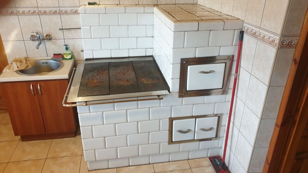 Piec kaflowy biały w bardzo dobrym stanie