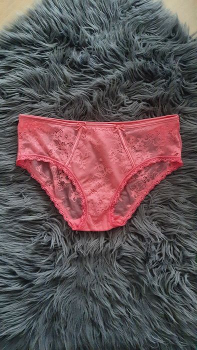 Nowe majtki Triumph Sensual Lace Hipster
