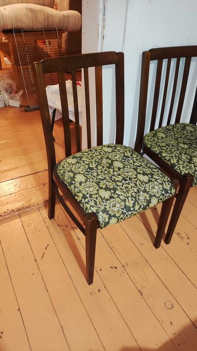 Стільці в гостинну кімнату