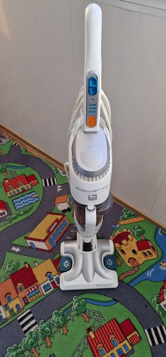 Пылесос Rowenta.