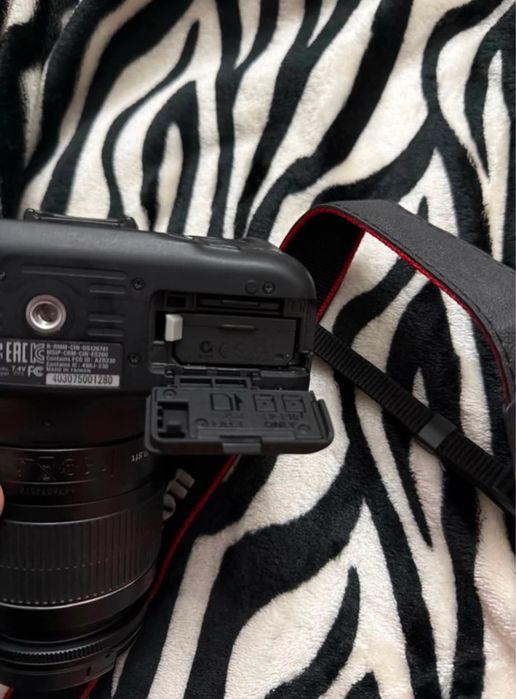 Canon EOS 2000 D