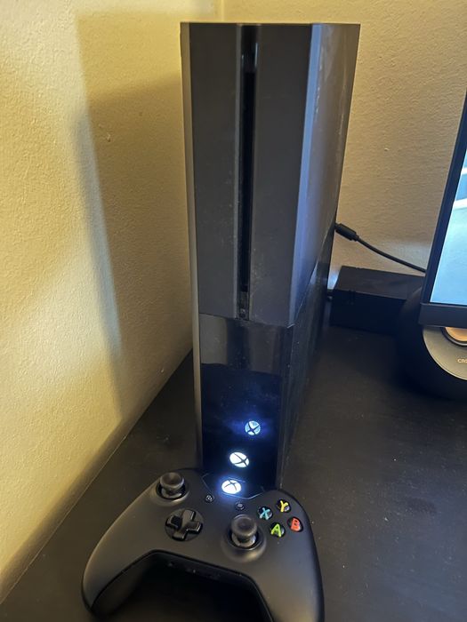 Xbox one Fat 500Gb com comando em excelente estado