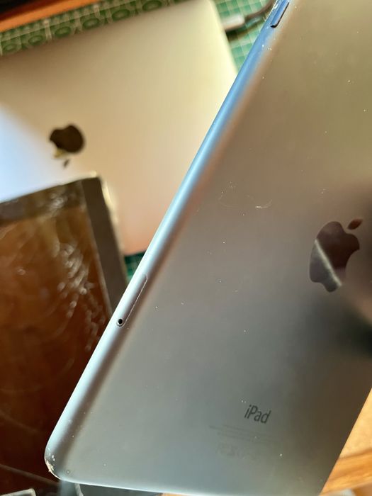 Ipad mini e Ipad 2 com vidros partidos mas a funcionar para peças