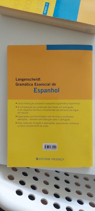 Livro Gramática essencial de espanhol
