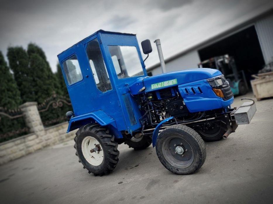 Міні трактор на ходу