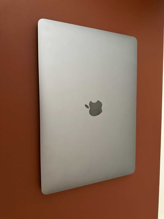 MacBook Pro 13-inch with M1 chip (16GB unified memory)64740128258817122