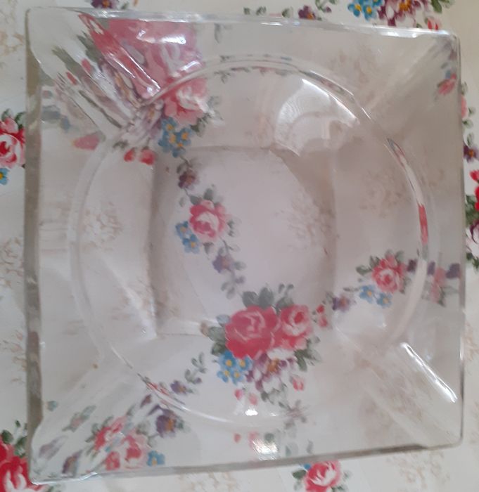 Cinzeiros e multi abrelatas e garrafas