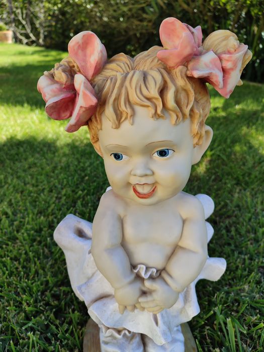 Casal de meninos em resina