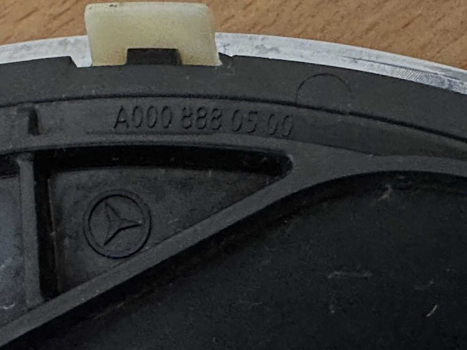 Эмблема решетки радиатора  Mercedes