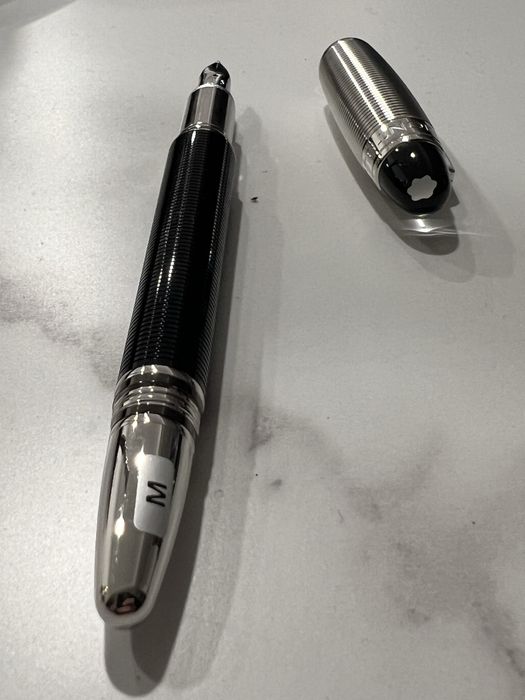 Vendo caneta de tinta permanente Montblanc StarWalker Rubber & Platinum. 14K – Excelente Estado ( nova, nunca utilizada)