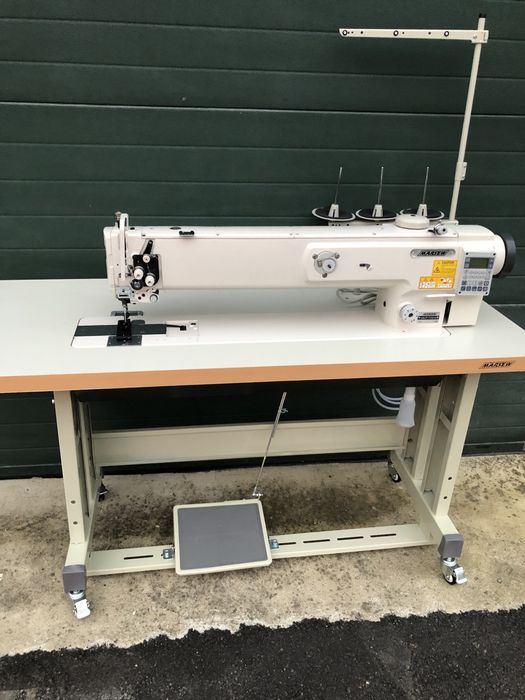 Máquina de costura industrial triplo arrasto braço longo