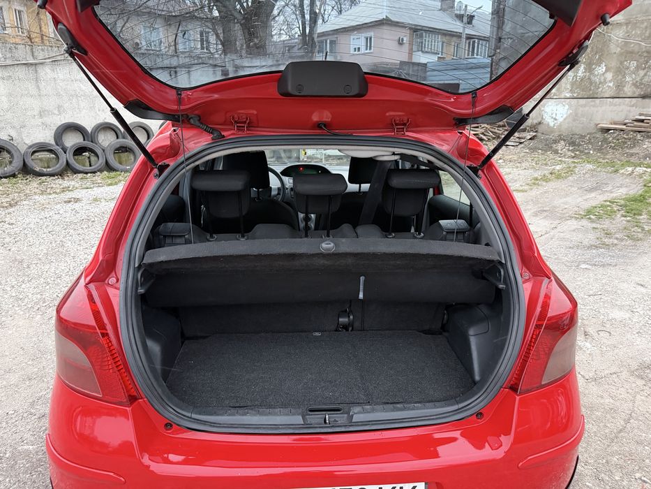 Продам тоета ярис на автомате в отличном состоянии