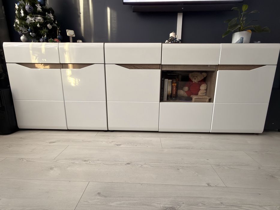 Sprzedam komplet mebli z systemu LIONEL w bardzo dobrym stanie.