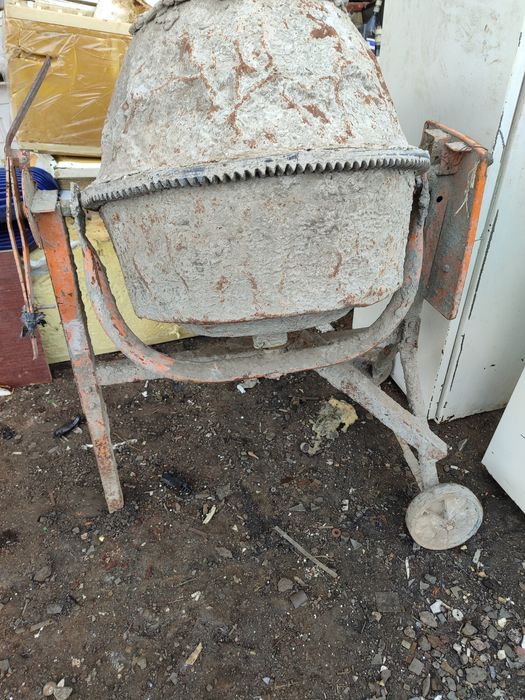 Продам бетономешалку б/у