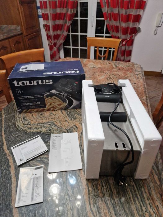 Fritadeira Taurus Fry 3 | 2100 W | Preto, Aço inoxidável