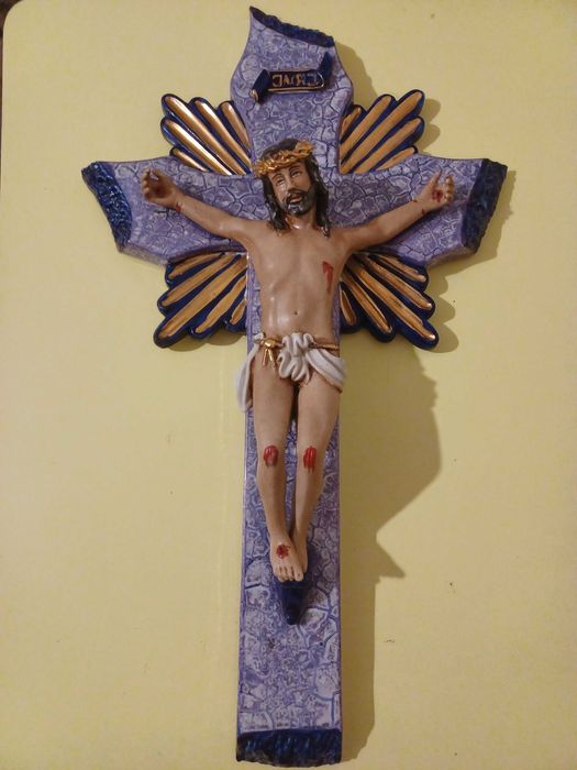 Jesus Cruxificado em Porcelana fina , pintado à mão