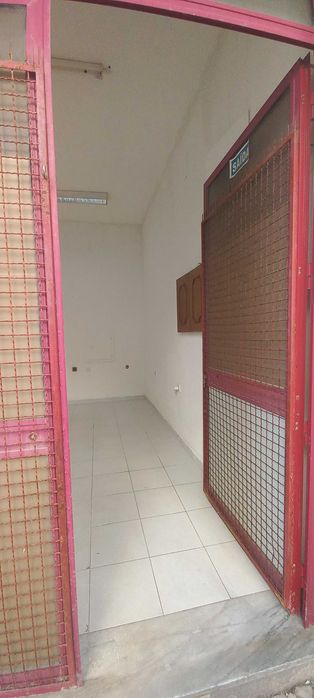 Aluga-se Loja, espaço versátil para gabinete, escritório