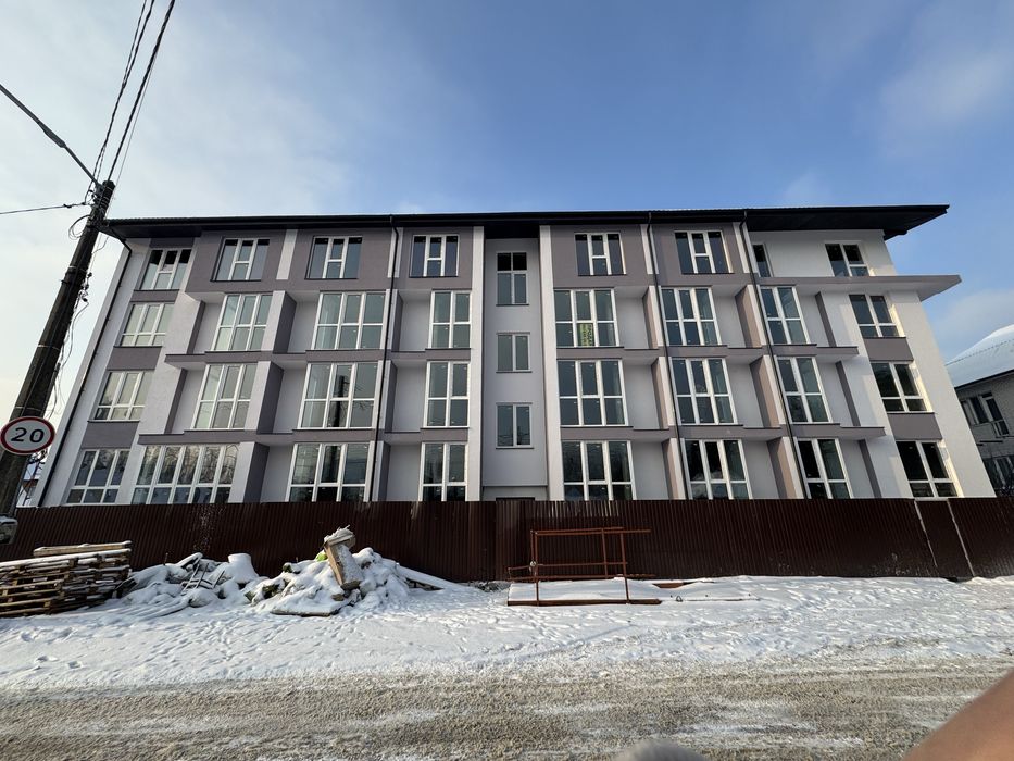 Квартира в новому будинку біля лісу!