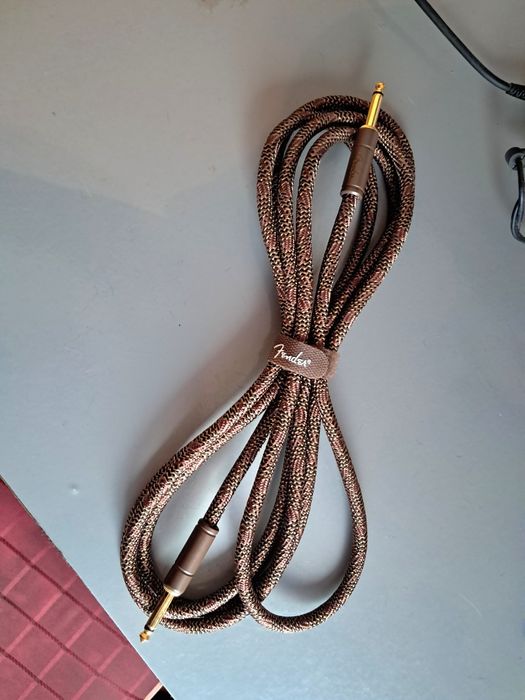 Fender Acoustasonic 15 e cabo Fender para guitarra acústica