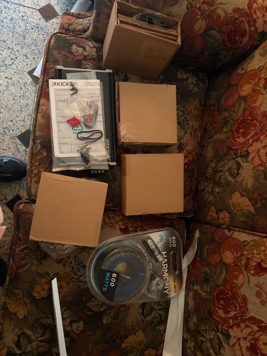 Sistema de som de 4 colunas e um amplificador para Touareg V10TDI