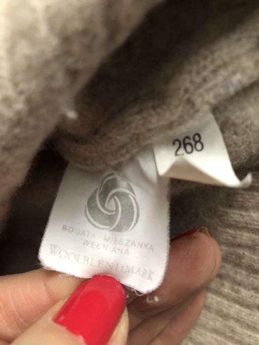 Wełniany sweter sweterek bezowy na suwak