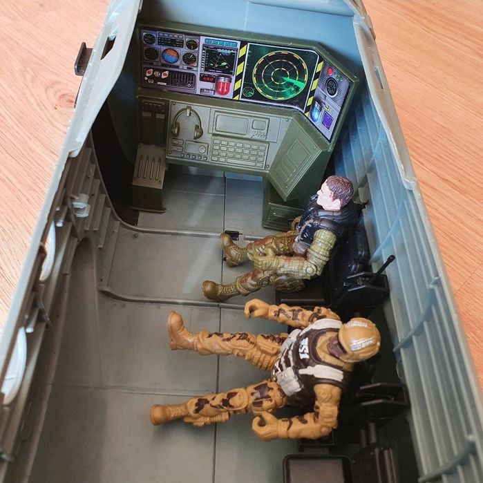 Avião de guerra grande