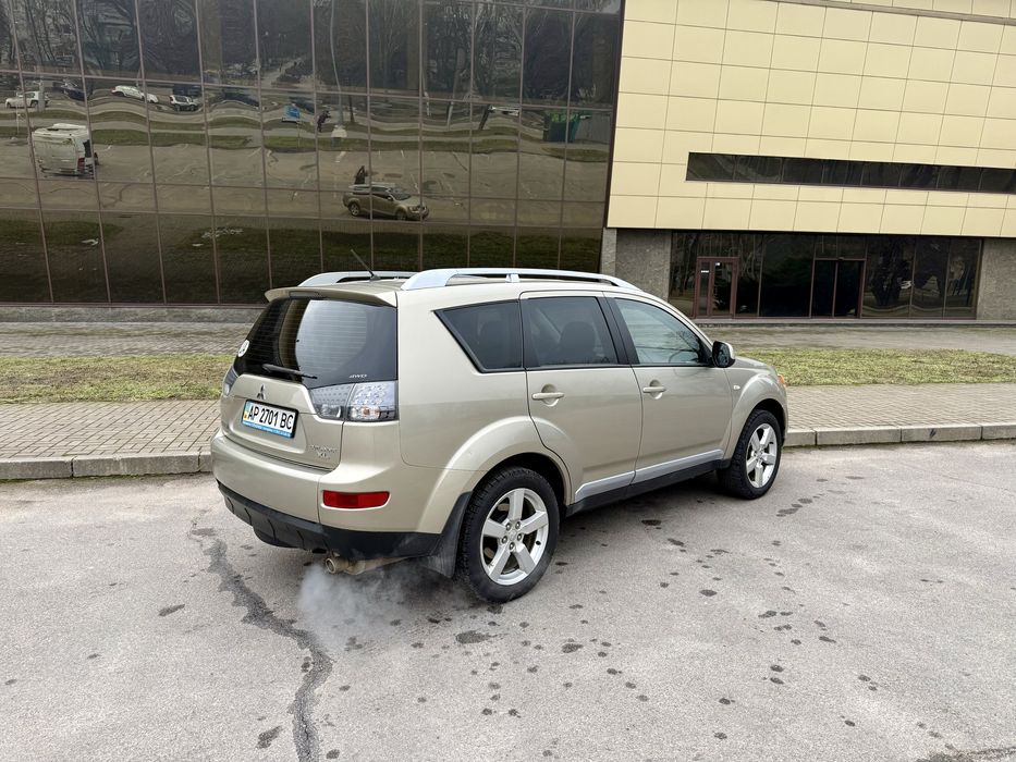 Mitsubishi Outlander XL