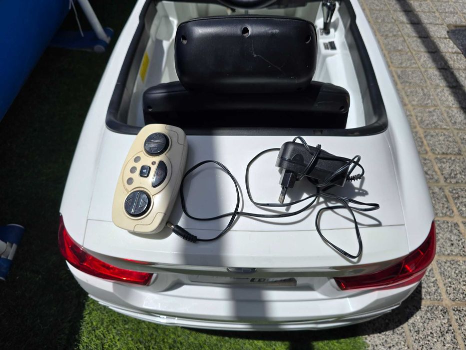 Carro Criança Elétrico - BMW Série 4 Descapotável Branco