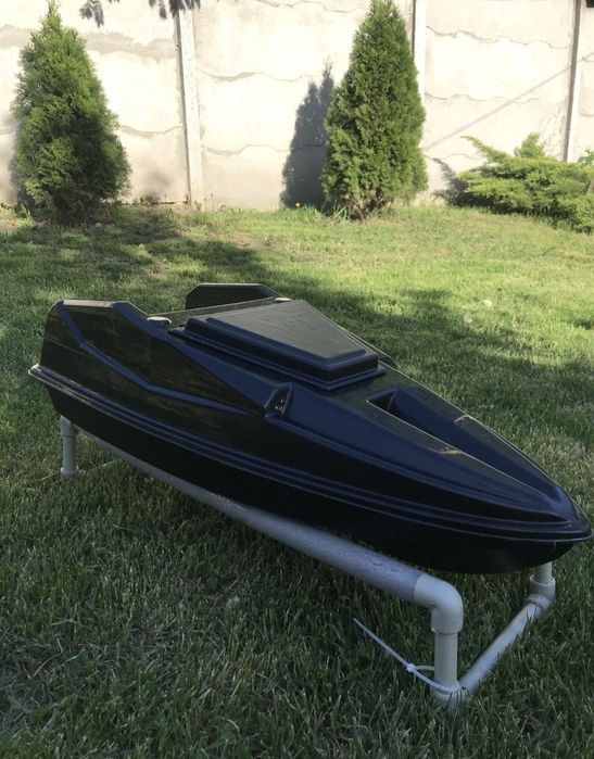 Kadłub łodzi zanętowej