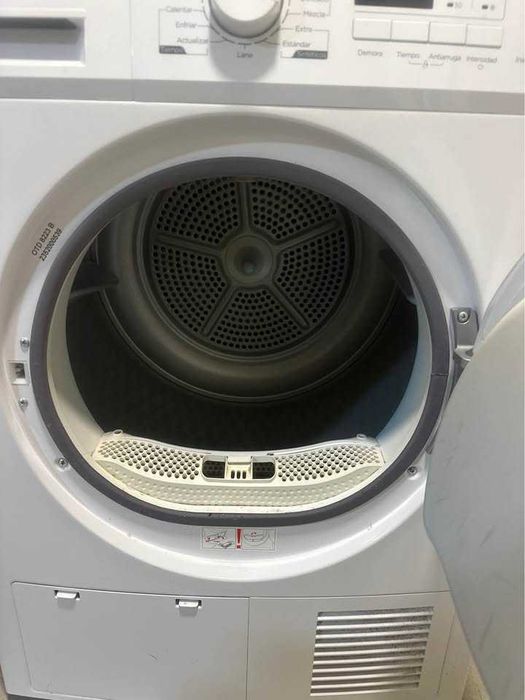 MÁQUINA DE SECAR ROUPA – A FUNCIONAR