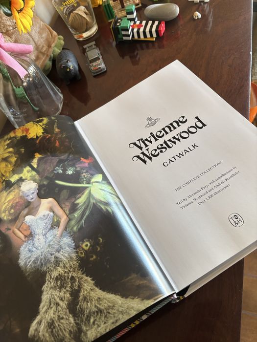Livro Catwalk Vivienne Westwood 2021