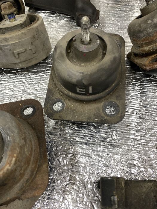 Подушки кронштейни кріплення мотора Шевроле Лачетті 1.8-1.6 мкпп-акпп