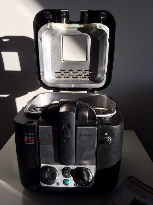 Fritadeira eletrica em bom estado otima para batata frita, rissois,..