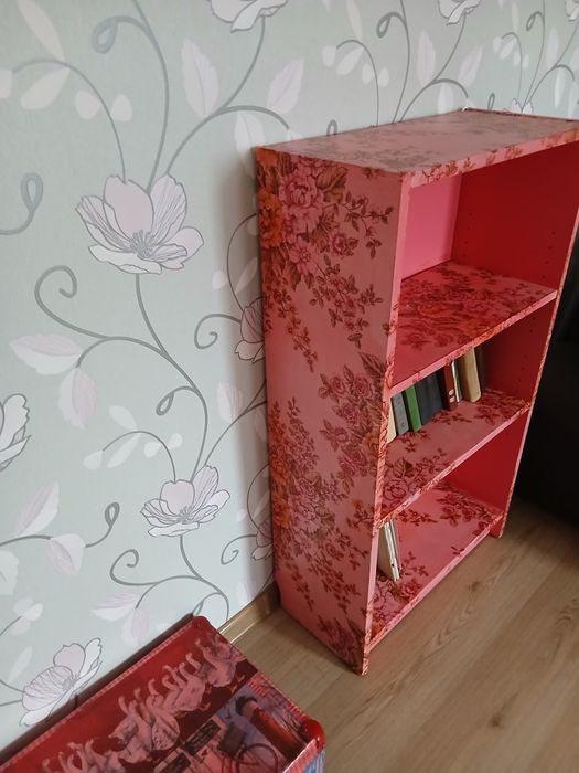 Продам мебель для гостинной:шкаф и стеллаж.