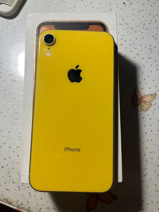 Продам iPhone XR