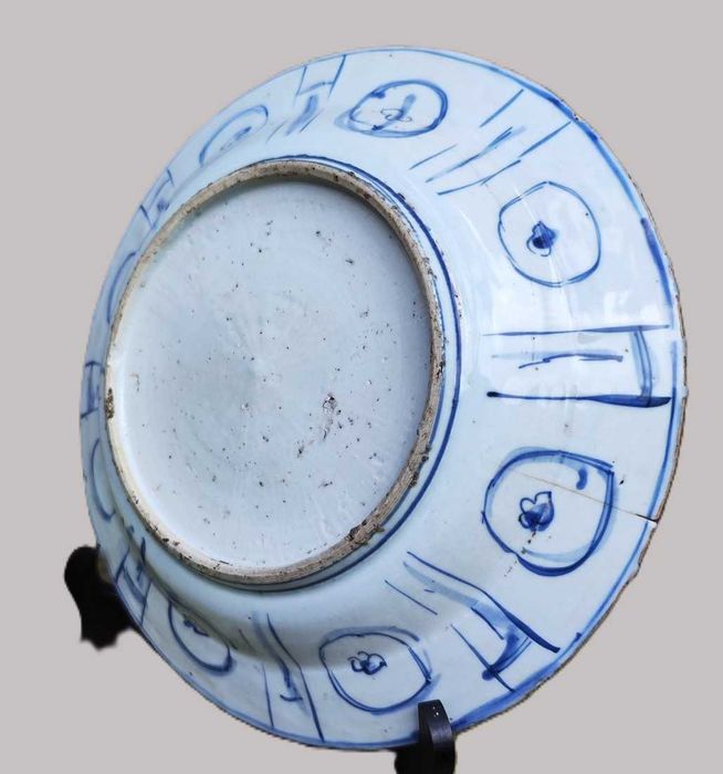 Prato em porcelana chinesa,
Século XVII (Período Ming Wanli).