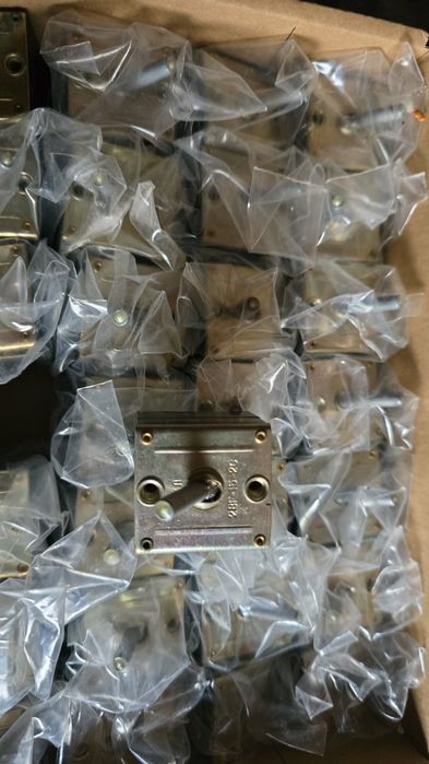 Тумблера ппг-15к-2с, 2внг-15,2ВГ15-2С
ВГ-15К-2С -28шт

2В