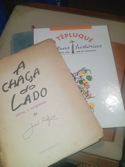 Dois livros antigos um tem defeito na capa