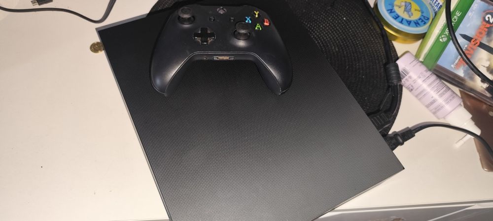 Xbox one x 1tb edycja project skorpion pad gra