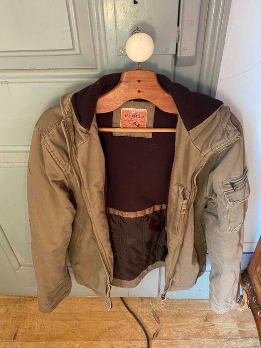 Coletes usados e outros casacos