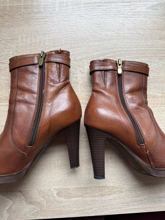 Нові шкіряні черевики